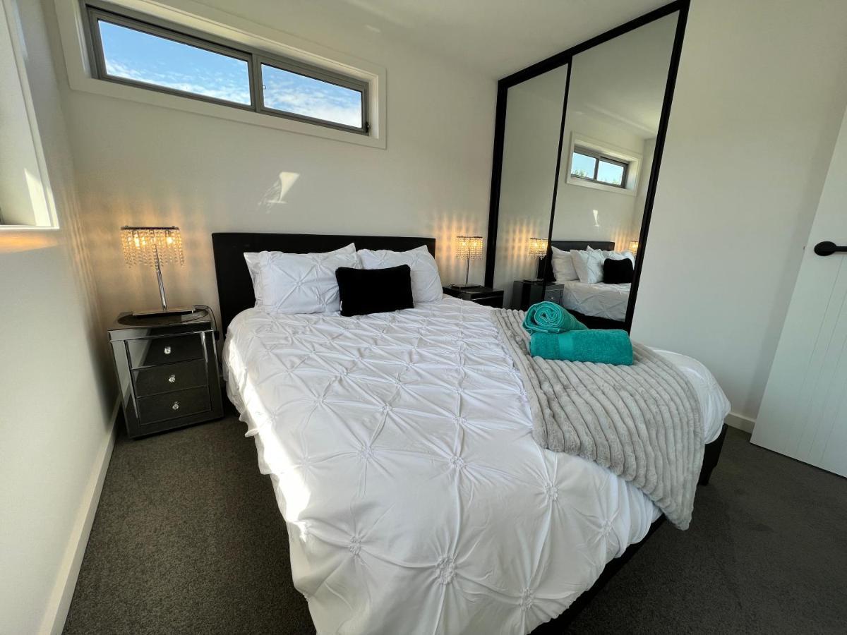 Stunning Dickson Luxe 3br 2bath Double Garage Wifi Brand New Holiday home *