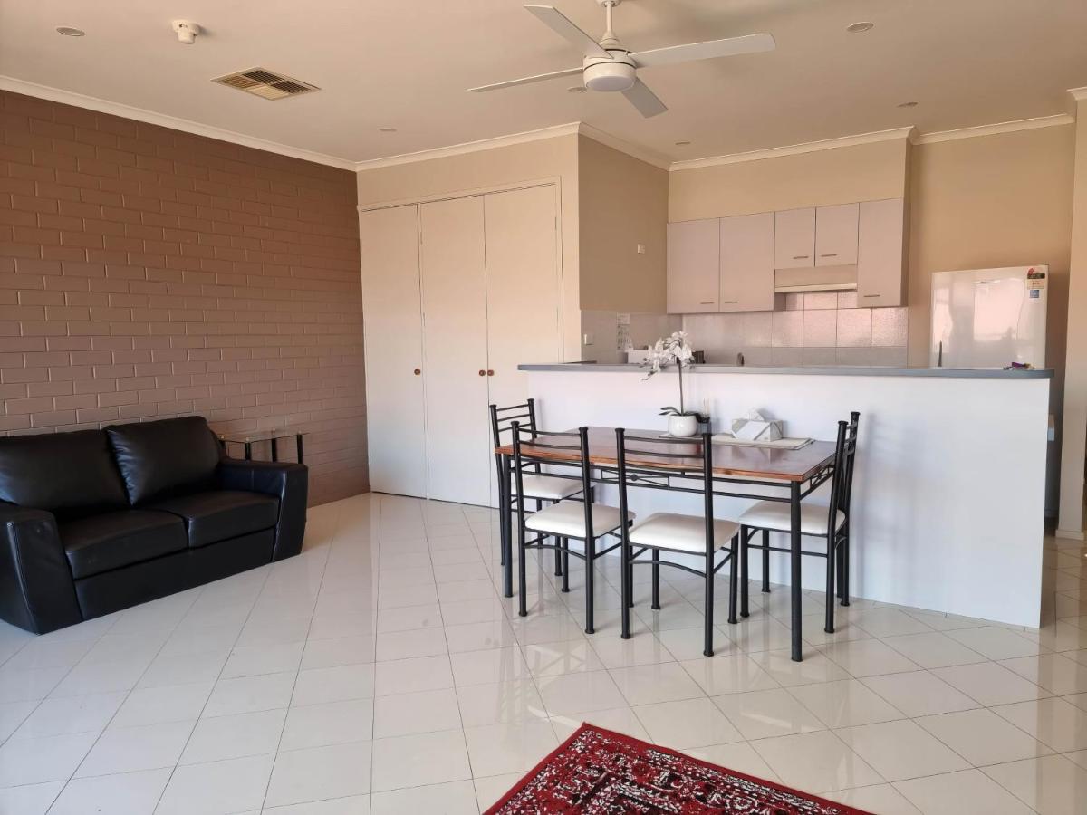 Tuggeranong Short #09c - Sleeps 4 Apartment *