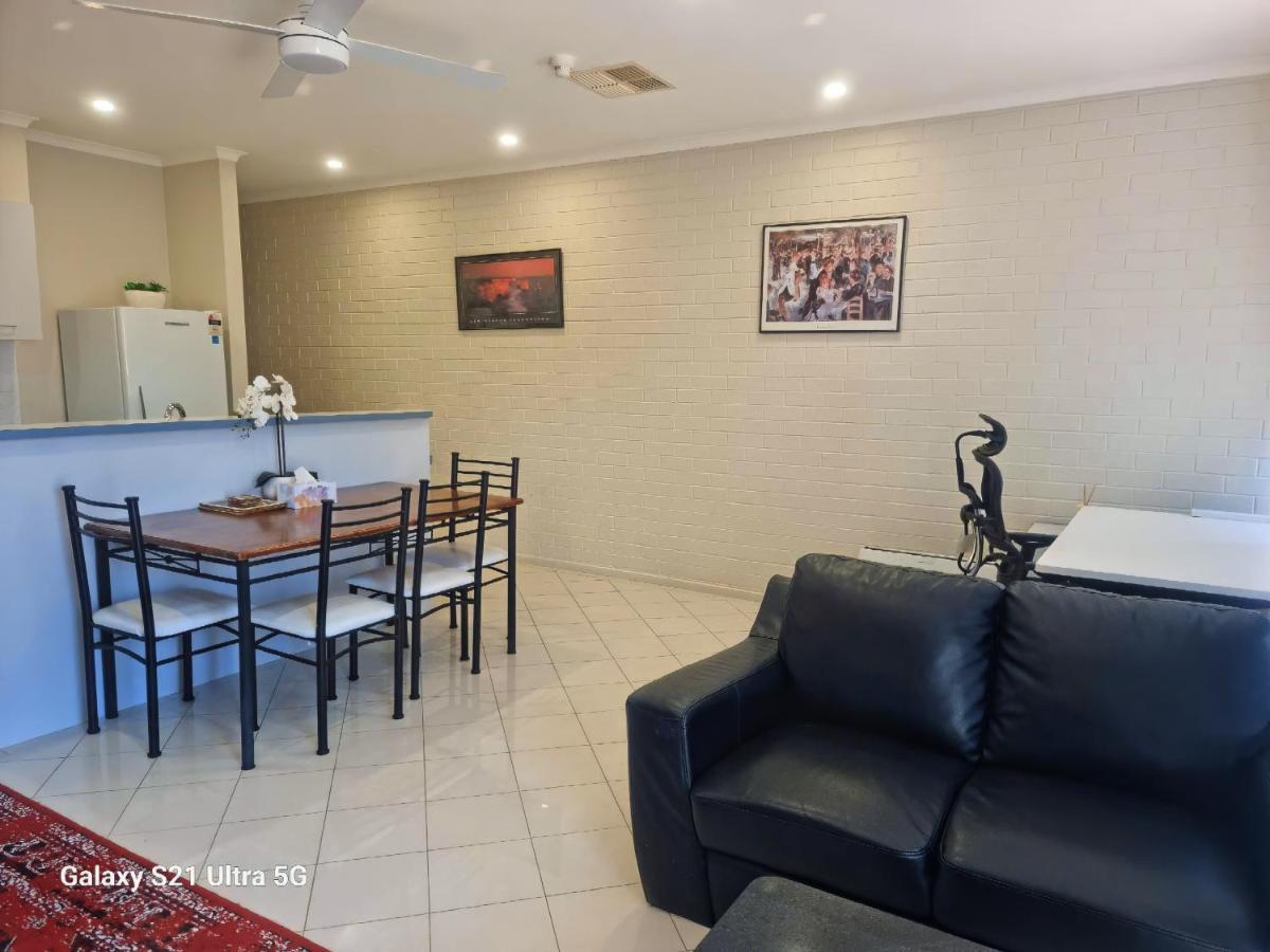 Apartment Tuggeranong Short #09c - Sleeps 4 *