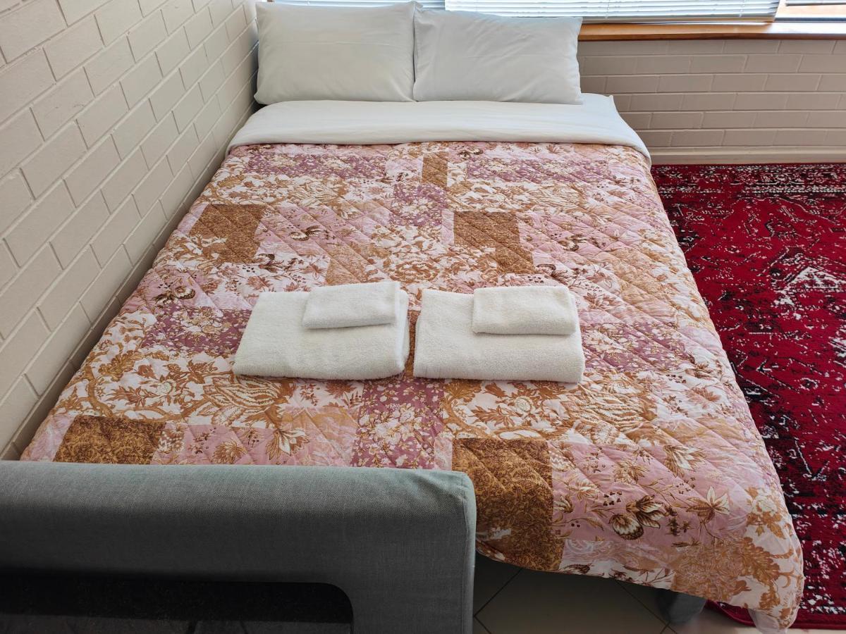 Tuggeranong Short #09c - Sleeps 4 *