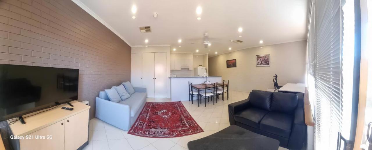 Apartment Tuggeranong Short #09c - Sleeps 4 *