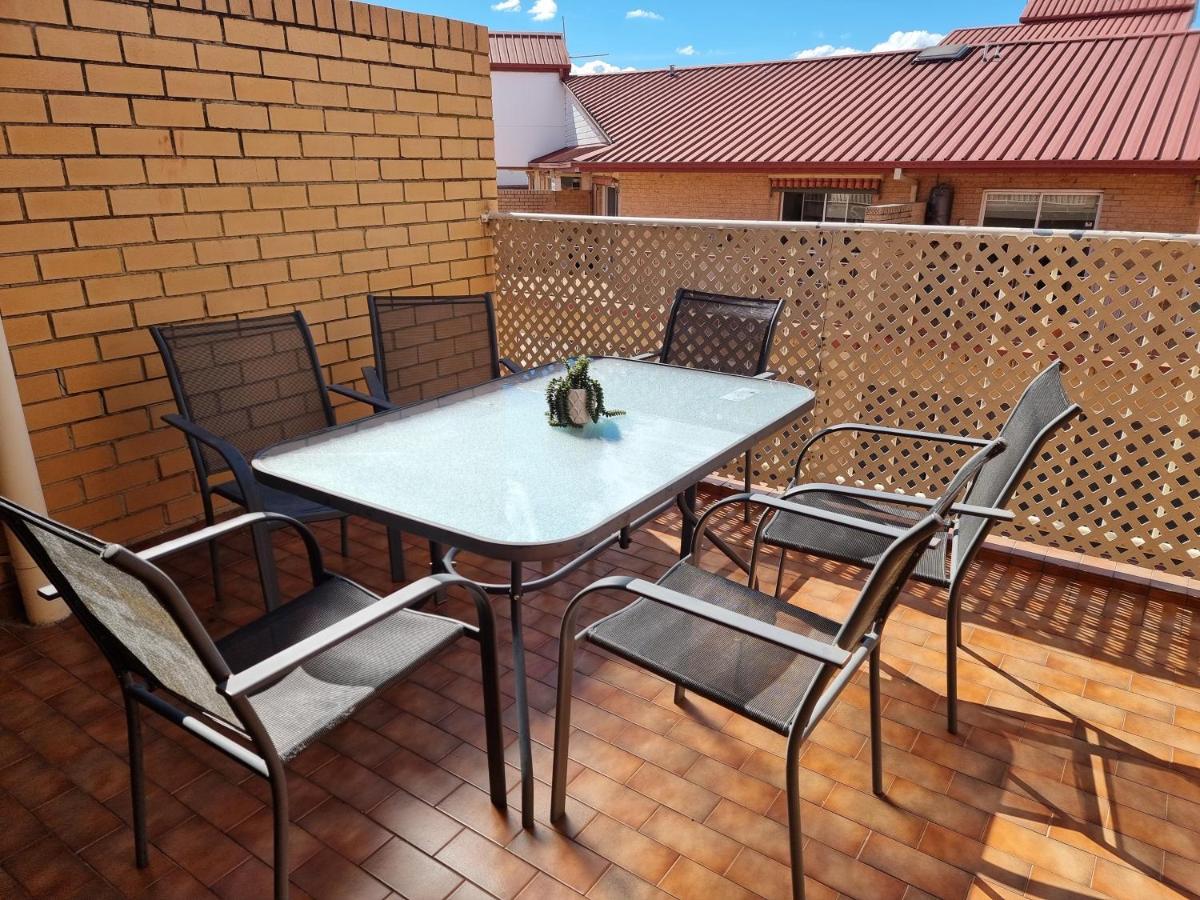Tuggeranong Short #10c - Sleeps 6 * Canberra