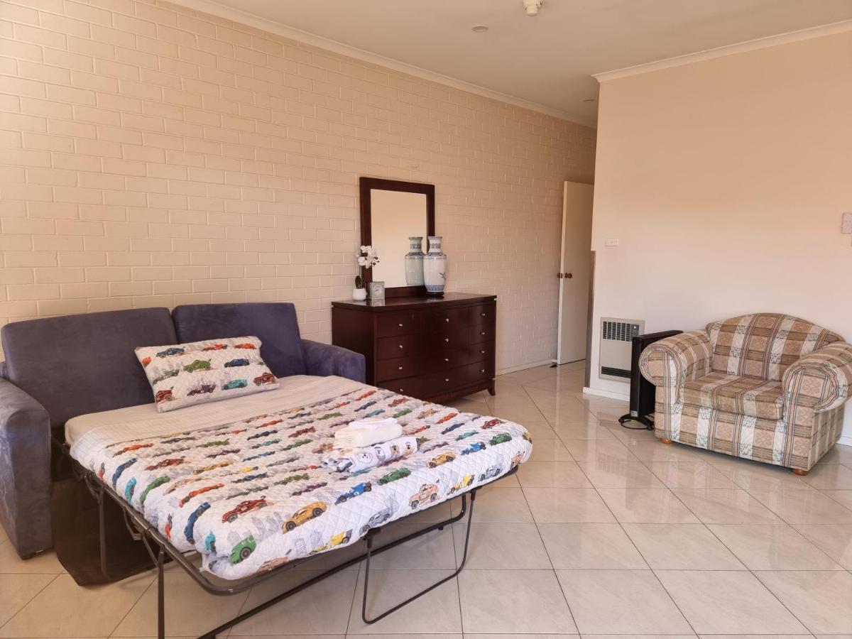 Tuggeranong Short #10c - Sleeps 6 Apartment Canberra