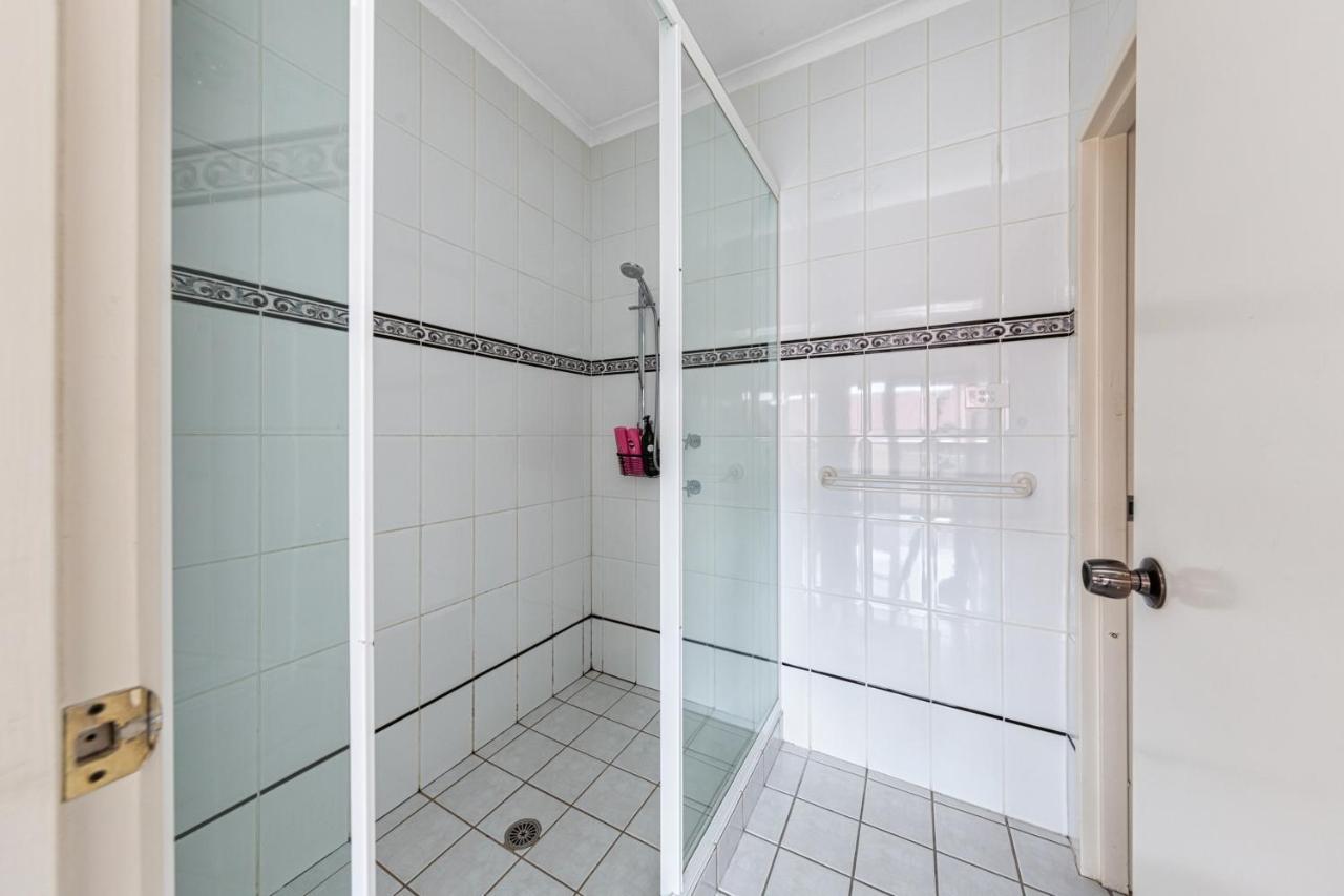 Tuggeranong Short #10c - Sleeps 6 *