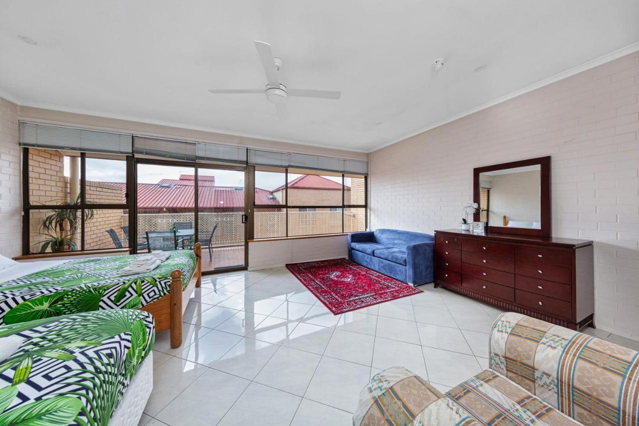 Tuggeranong Short #10c - Sleeps 6 Apartment Canberra