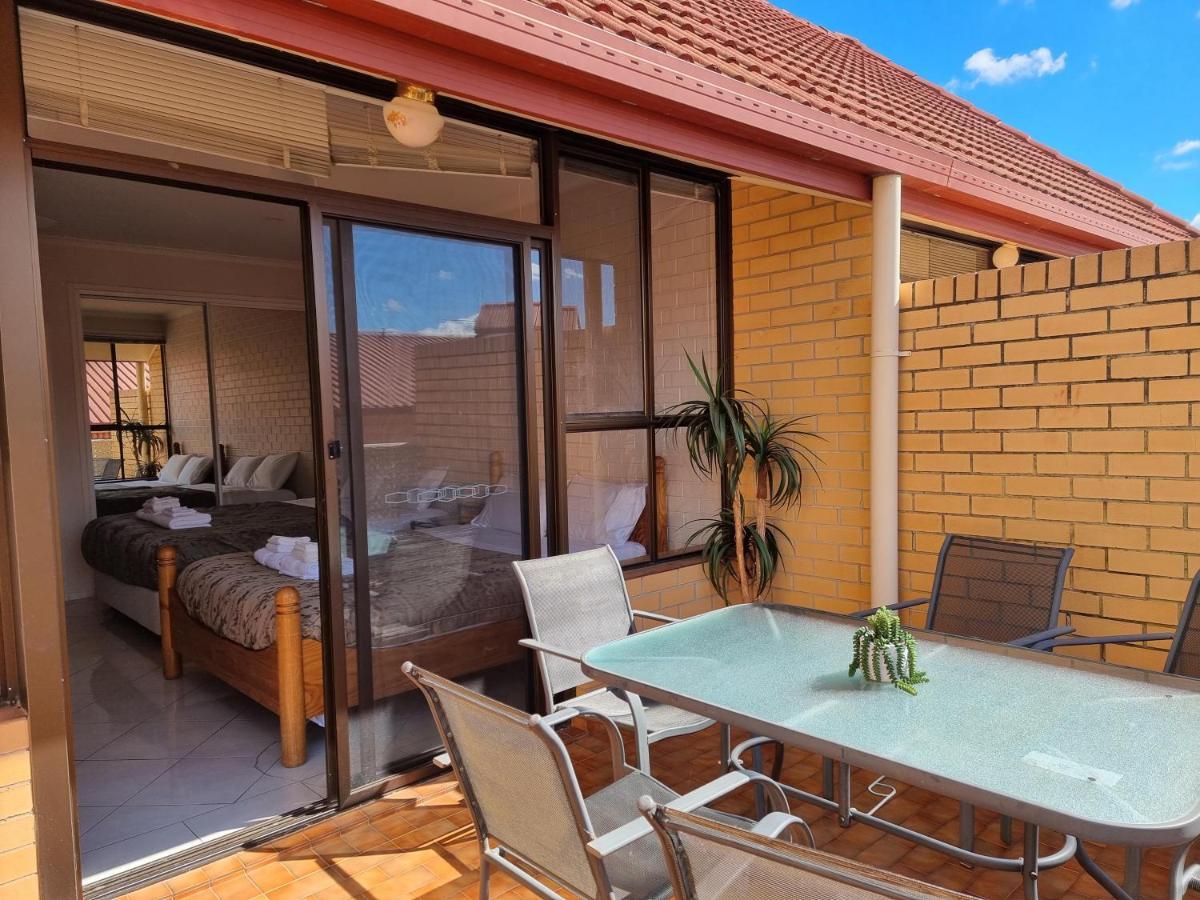 Tuggeranong Short #10c - Sleeps 6 *