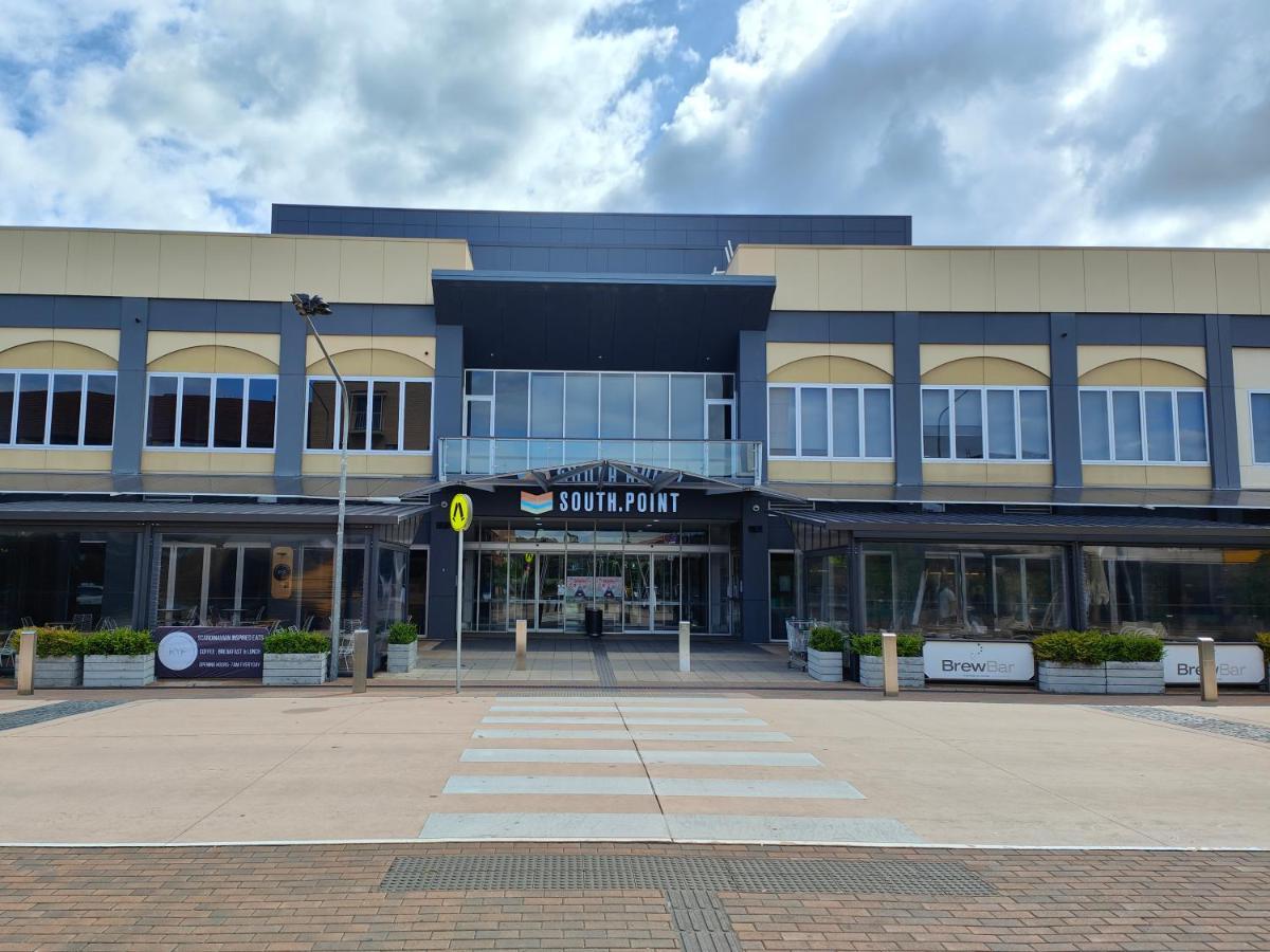 Tuggeranong Short #10c - Sleeps 6 * Canberra