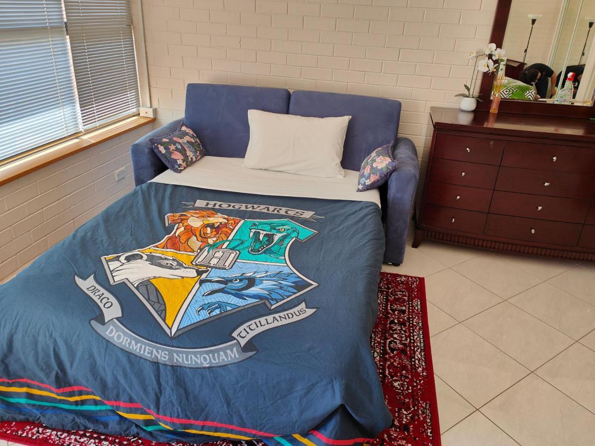 Tuggeranong Short #10c - Sleeps 6