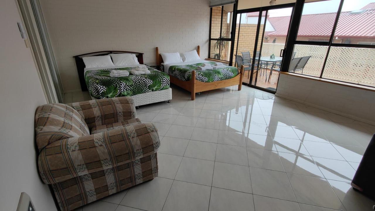 Tuggeranong Short #10c - Sleeps 6 Apartment *