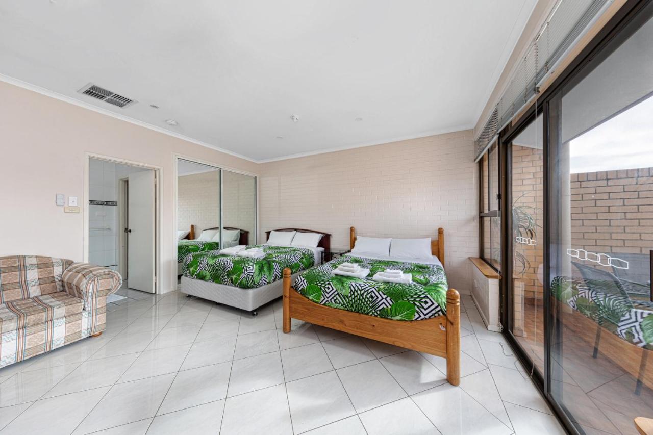 Apartment Tuggeranong Short #10c - Sleeps 6 *