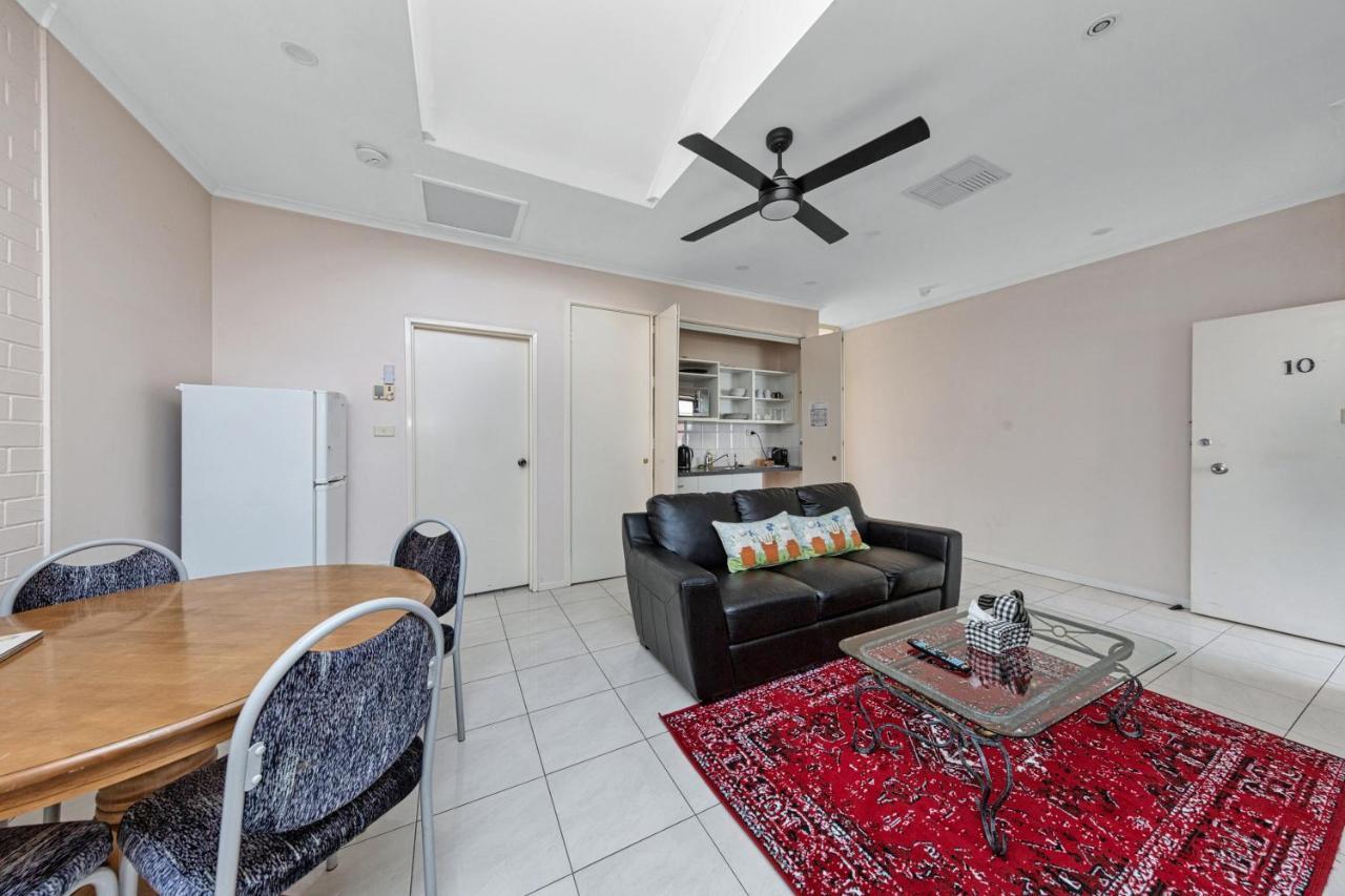 Tuggeranong Short #10c - Sleeps 6 Apartment