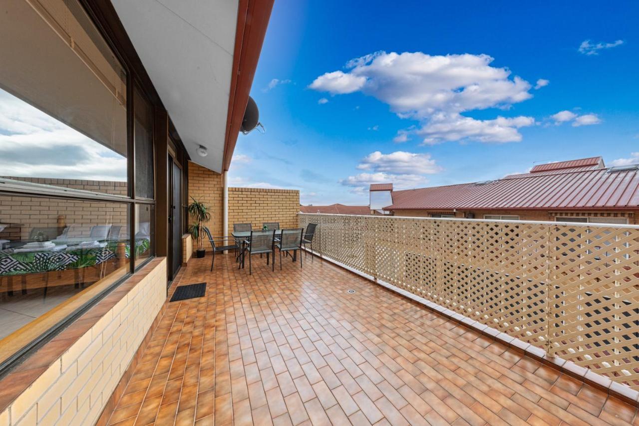 Tuggeranong Short #10c - Sleeps 6 *