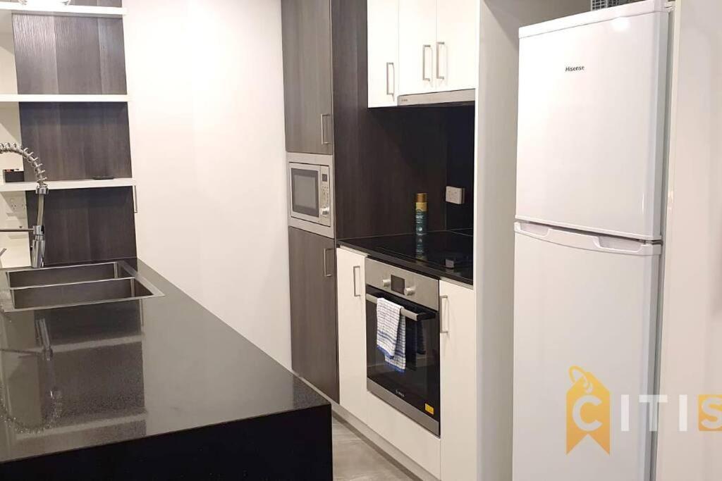 Apartment Delight In Dickson -2bd 2bth 2csp