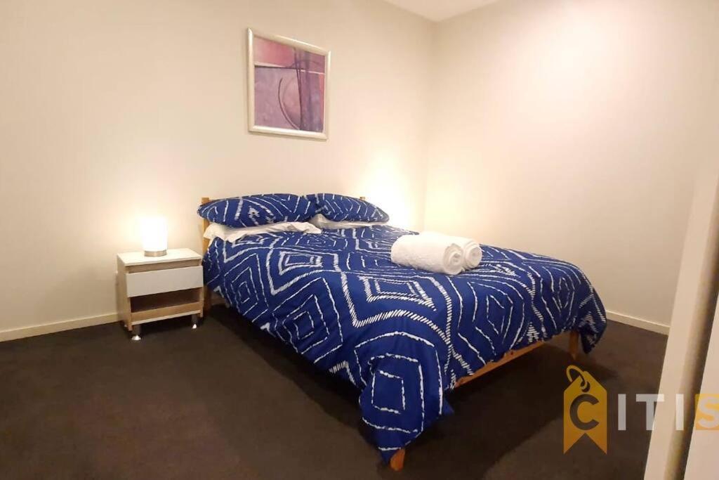Delight In Dickson -2bd 2bth 2csp Canberra