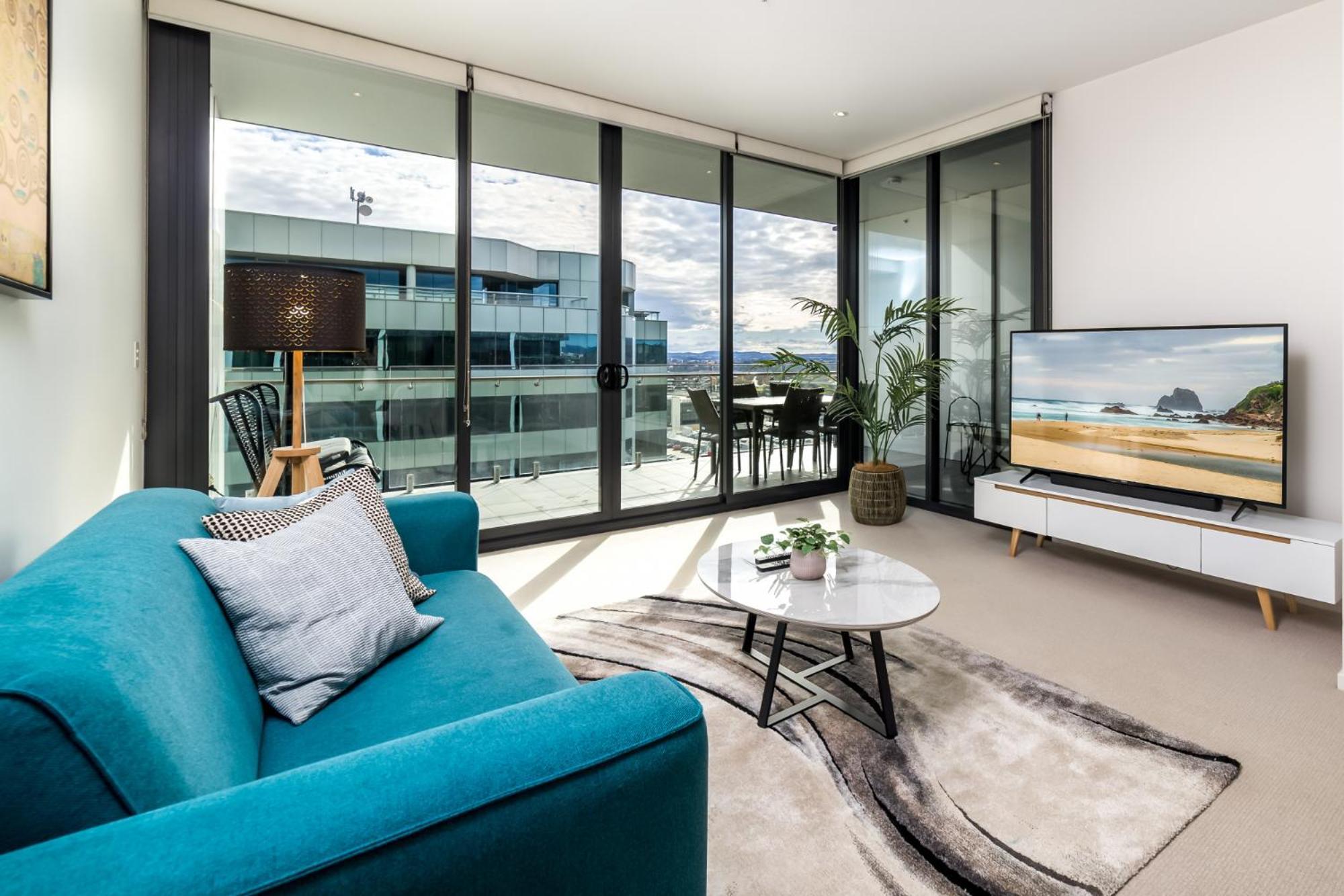 Spacious 1-bed With View In Location Apartment Canberra