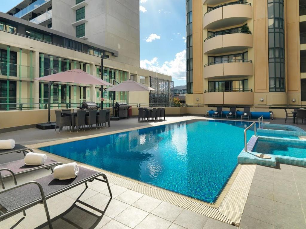 2 Bed 2 Bath In Braddon, - Pool, Gym And Free Parking Apartment