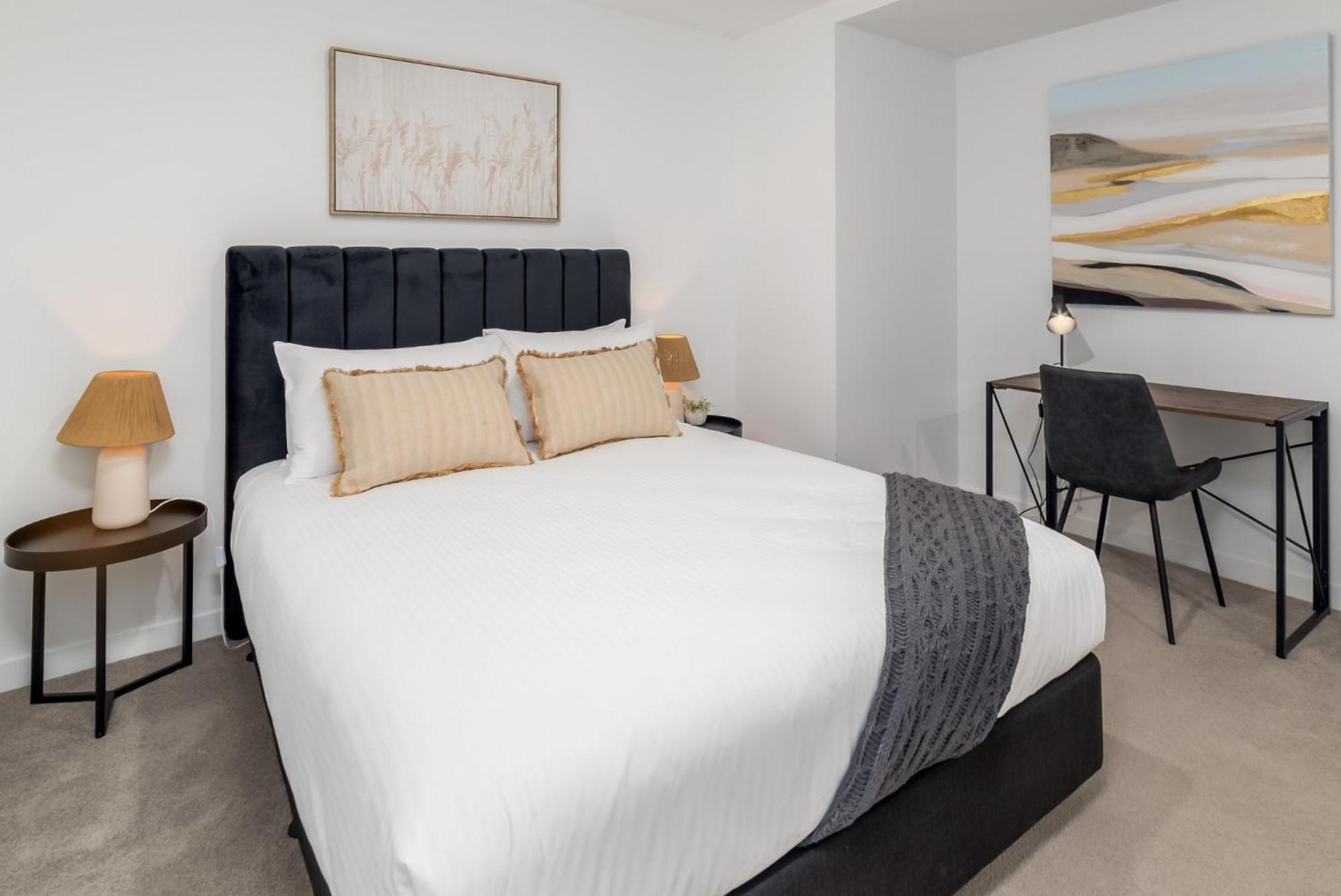 Chic 3-bed In With Pool, Sauna And Gym Apartment *
