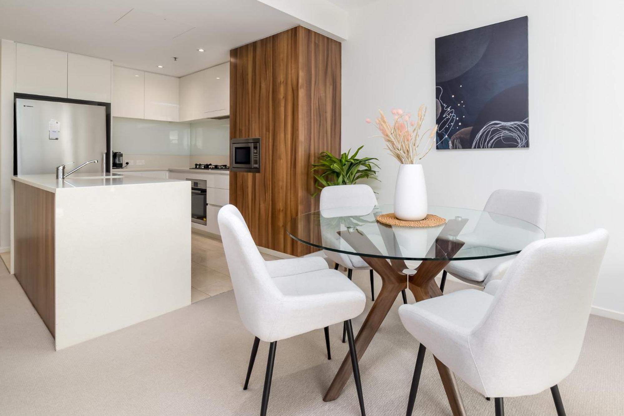 Spacious 1-bed With View In Location Apartment Canberra