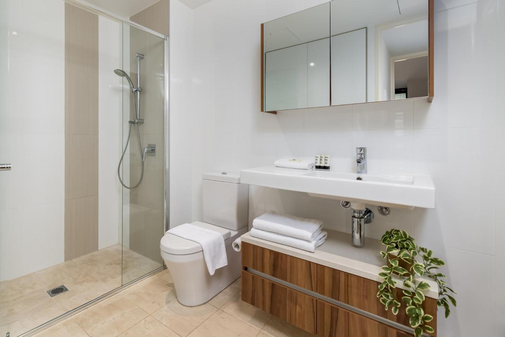 Apartment Spacious 1-bed With View In Location *