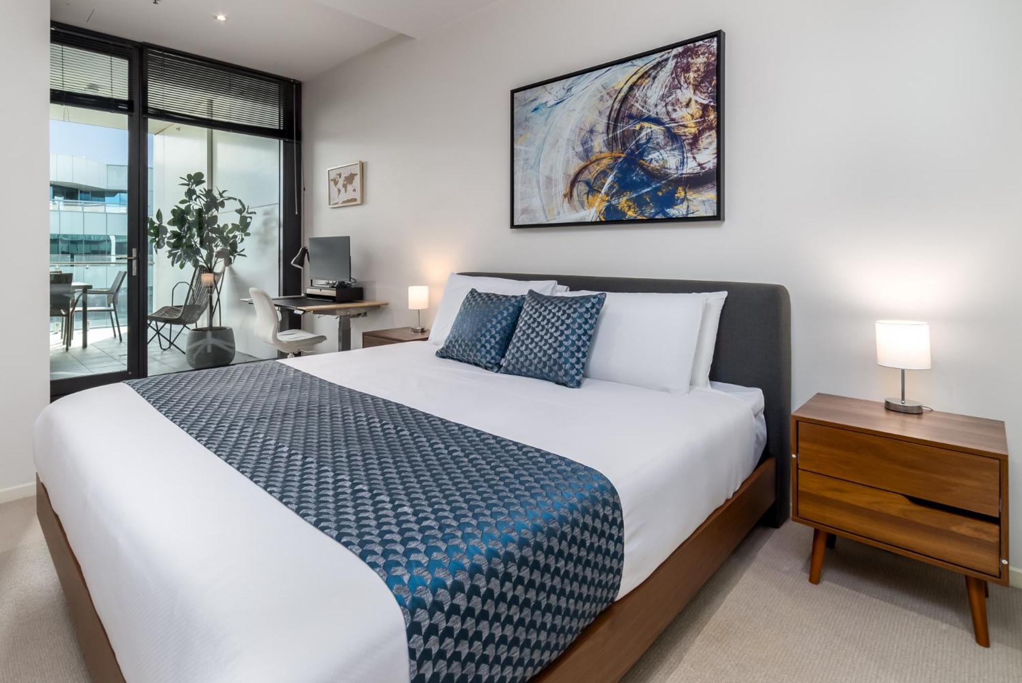 Spacious 1-bed With View In Location