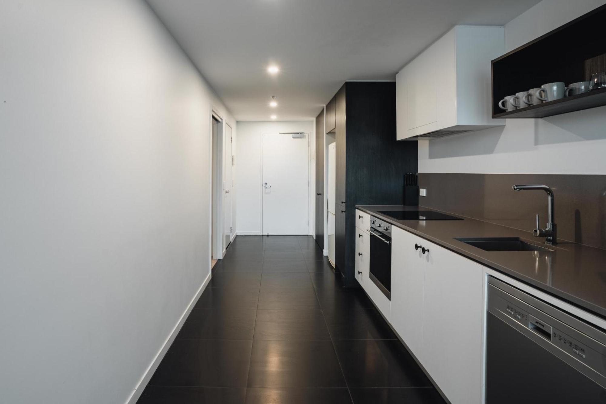 Center 2-bed With Gym, Sauna, Indoor Pool & Views Apartment *