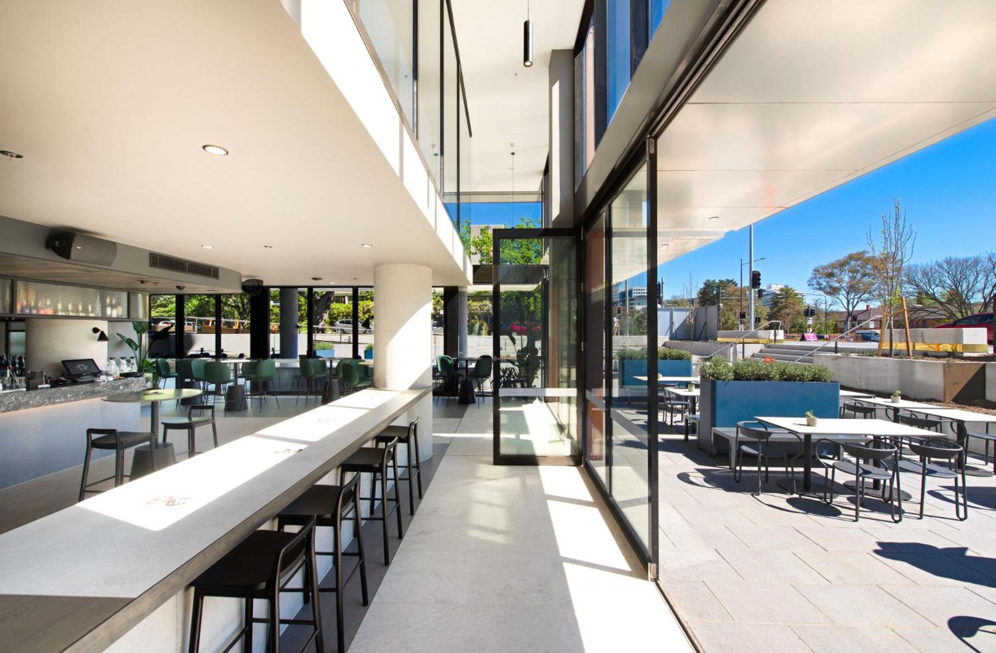 Center 2-bed With Gym, Sauna, Indoor Pool & Views Apartment Canberra