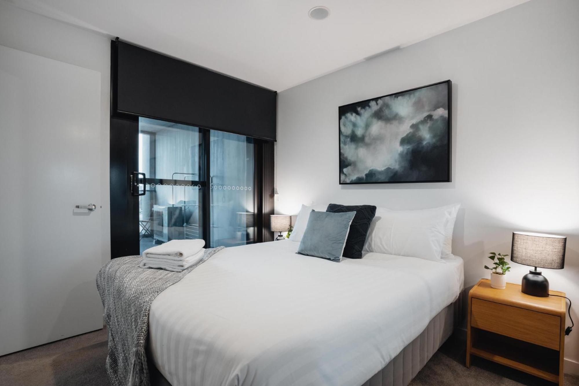 Center 2-bed With Gym, Sauna, Indoor Pool & Views Apartment *