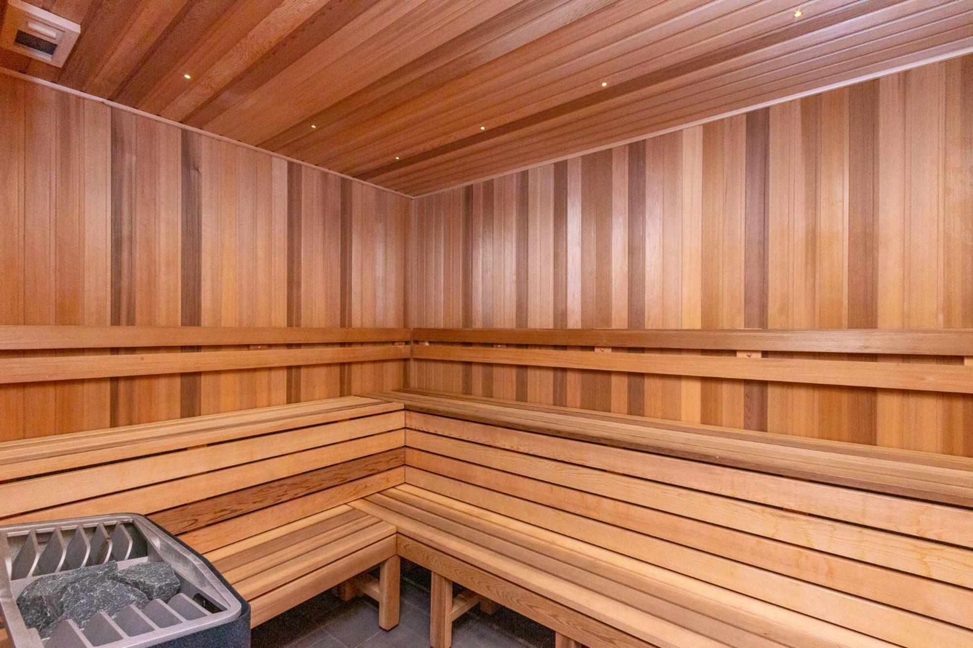 Center 2-bed With Gym, Sauna, Indoor Pool & Views Apartment *
