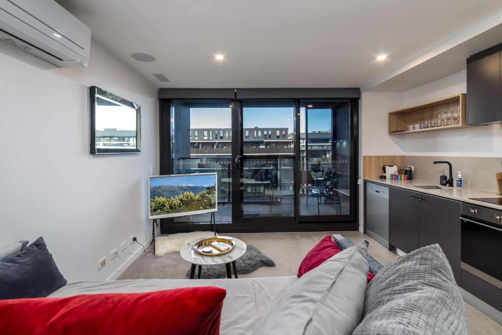 Modern 1-bed With Pool And Sauna Canberra