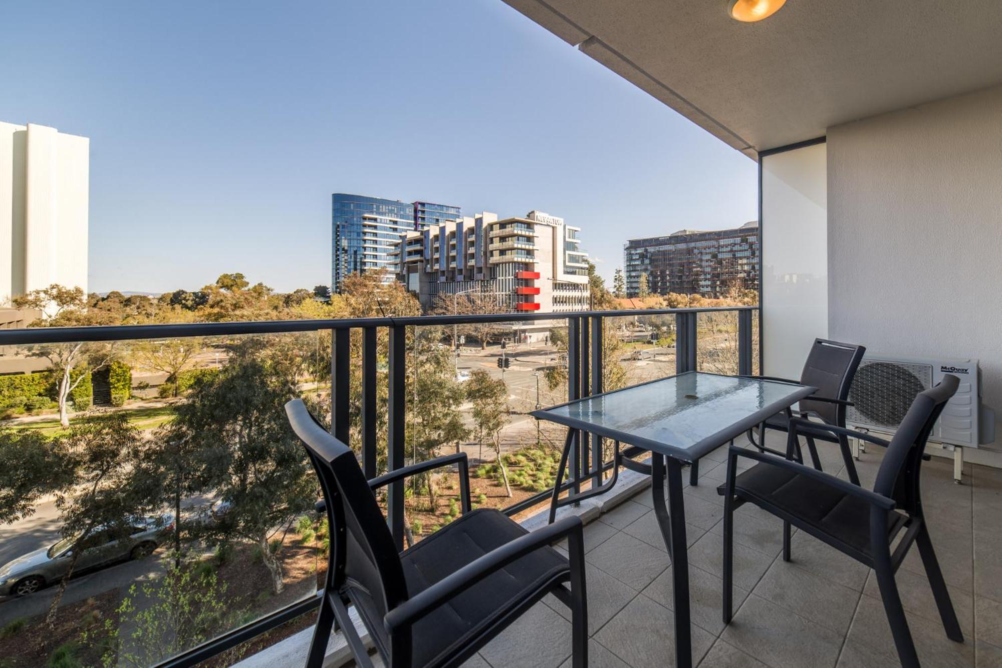 1-bed With Parking Bbq And Indoor Pool Canberra