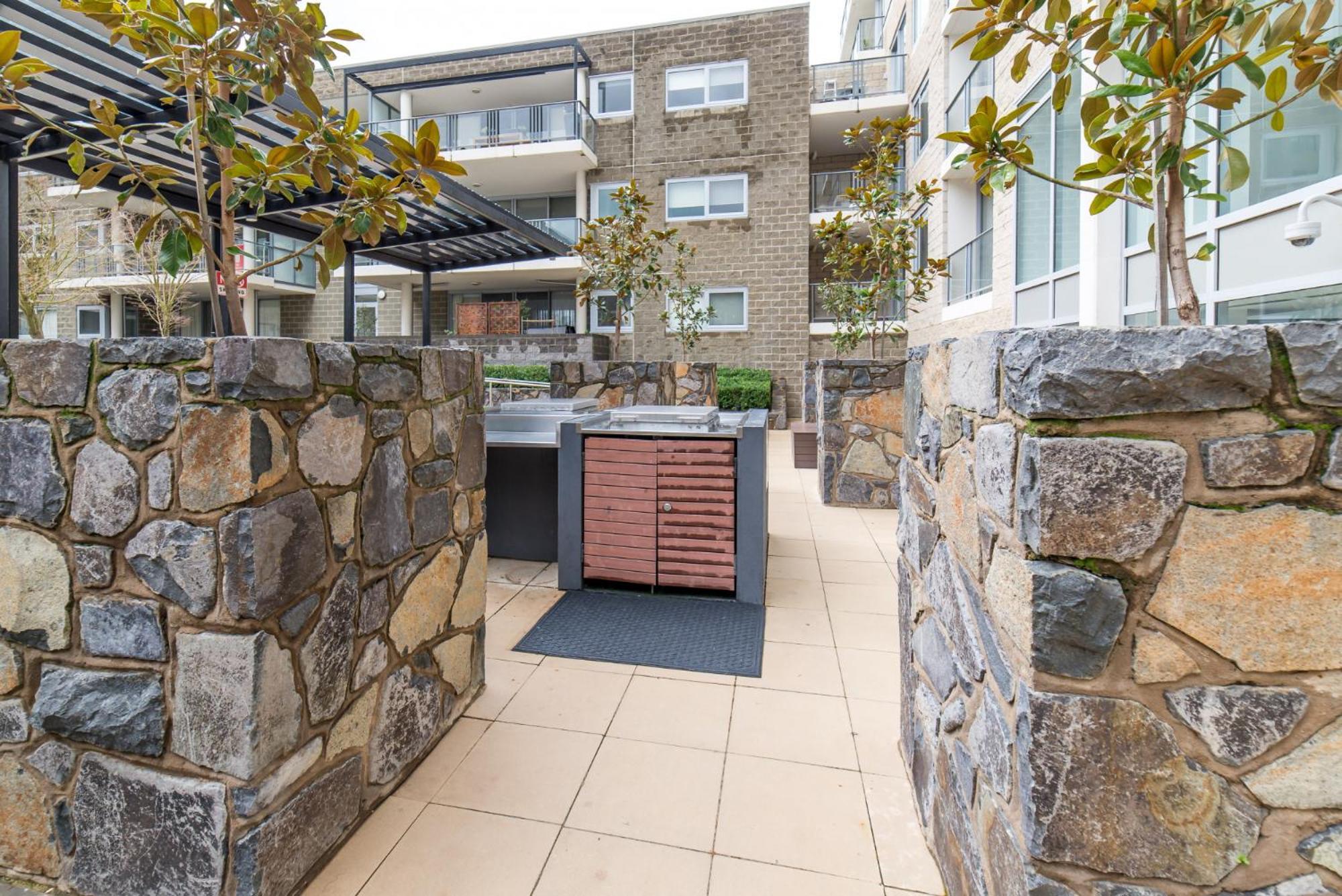 1-bed With Parking Bbq And Indoor Pool Canberra