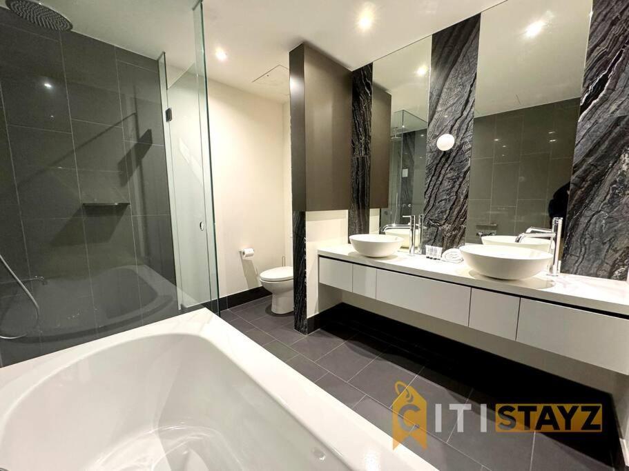Apartment In New Acton - 2bd 2bth