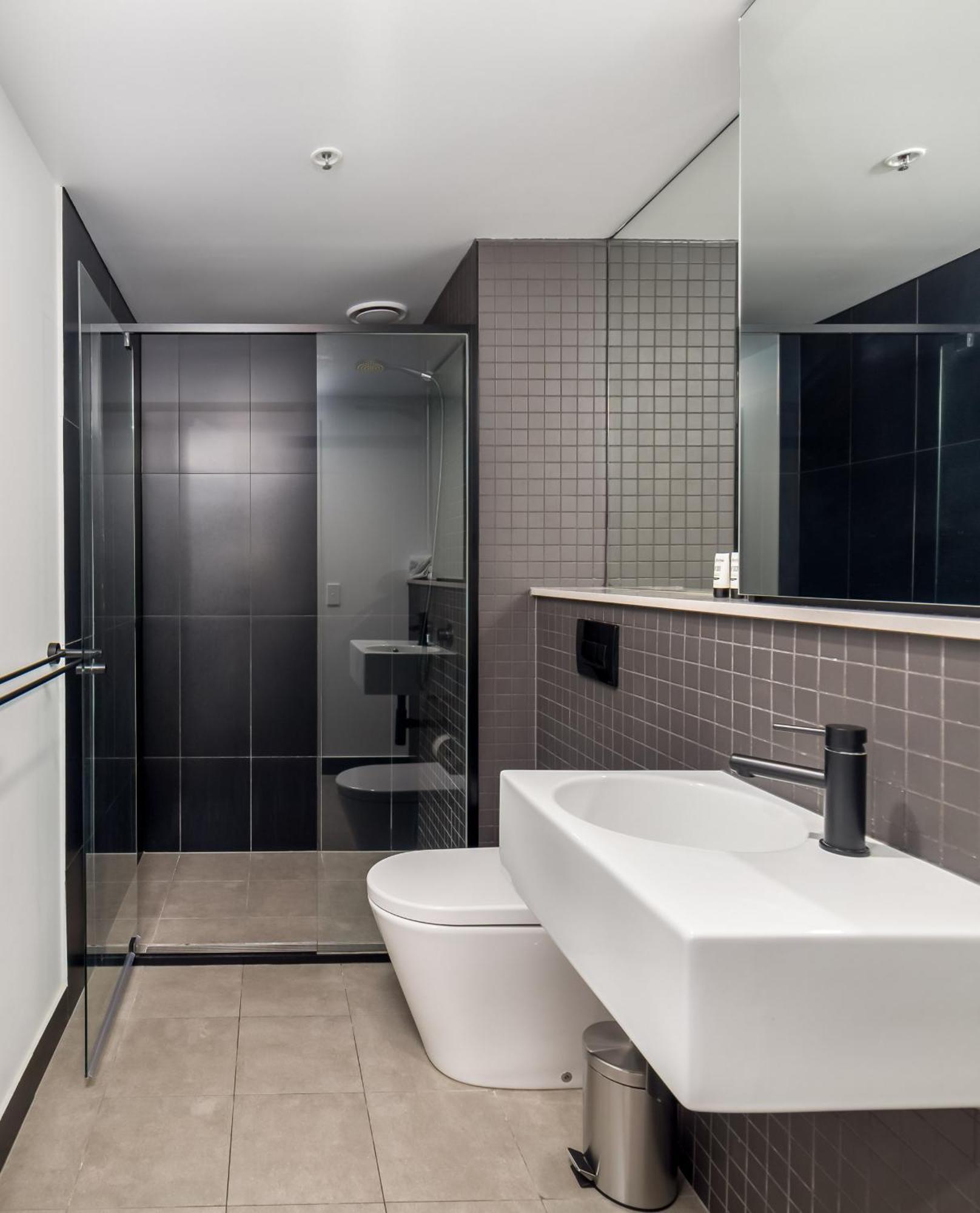Chic 3-bed In With Pool, Sauna And Gym Apartment Canberra