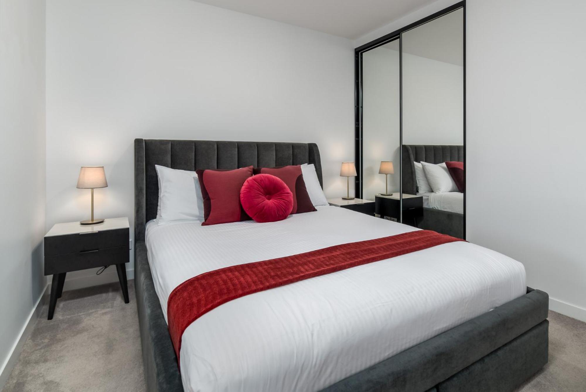 Modern 1-bed With Pool And Sauna Canberra
