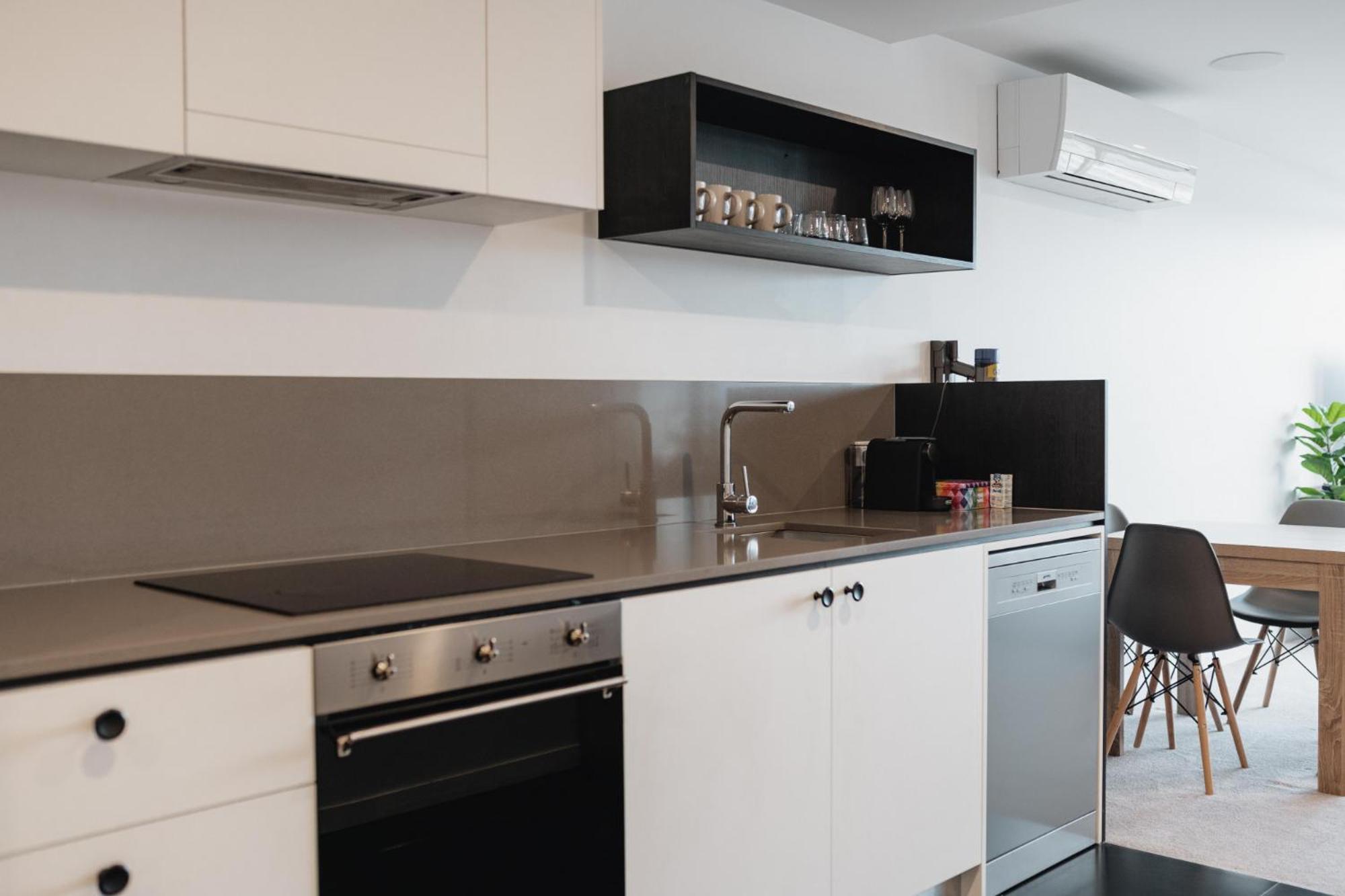 Center 2-bed With Gym, Sauna, Indoor Pool & Views Apartment *