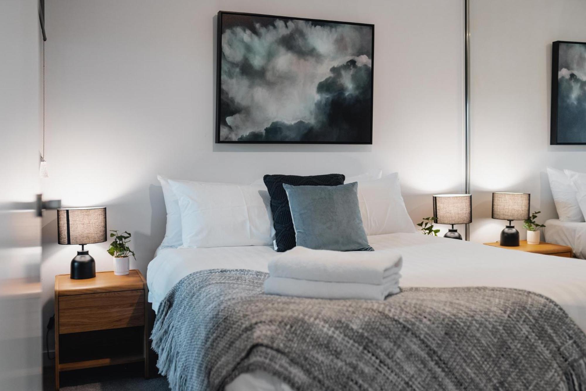 Center 2-bed With Gym, Sauna, Indoor Pool & Views Apartment Canberra
