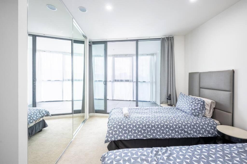 Two Bedroom Next To Centre Apartment