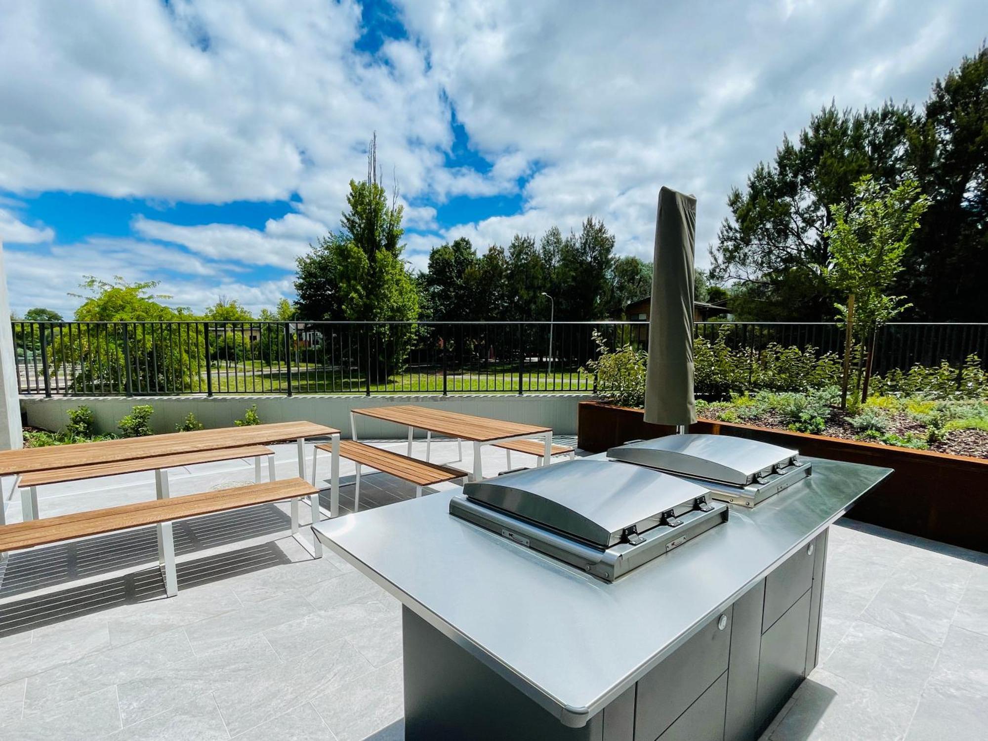 Apartment Brand New Stylish 1br Apartment, Specious Space, Free Parking, Self Check-in