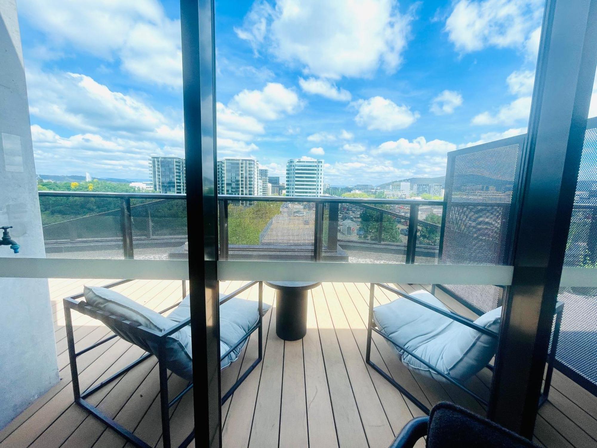 The Metropol 2br Apt, In The Heart Of Cbd 2b1b1c, Free Parking, Wi-fi *