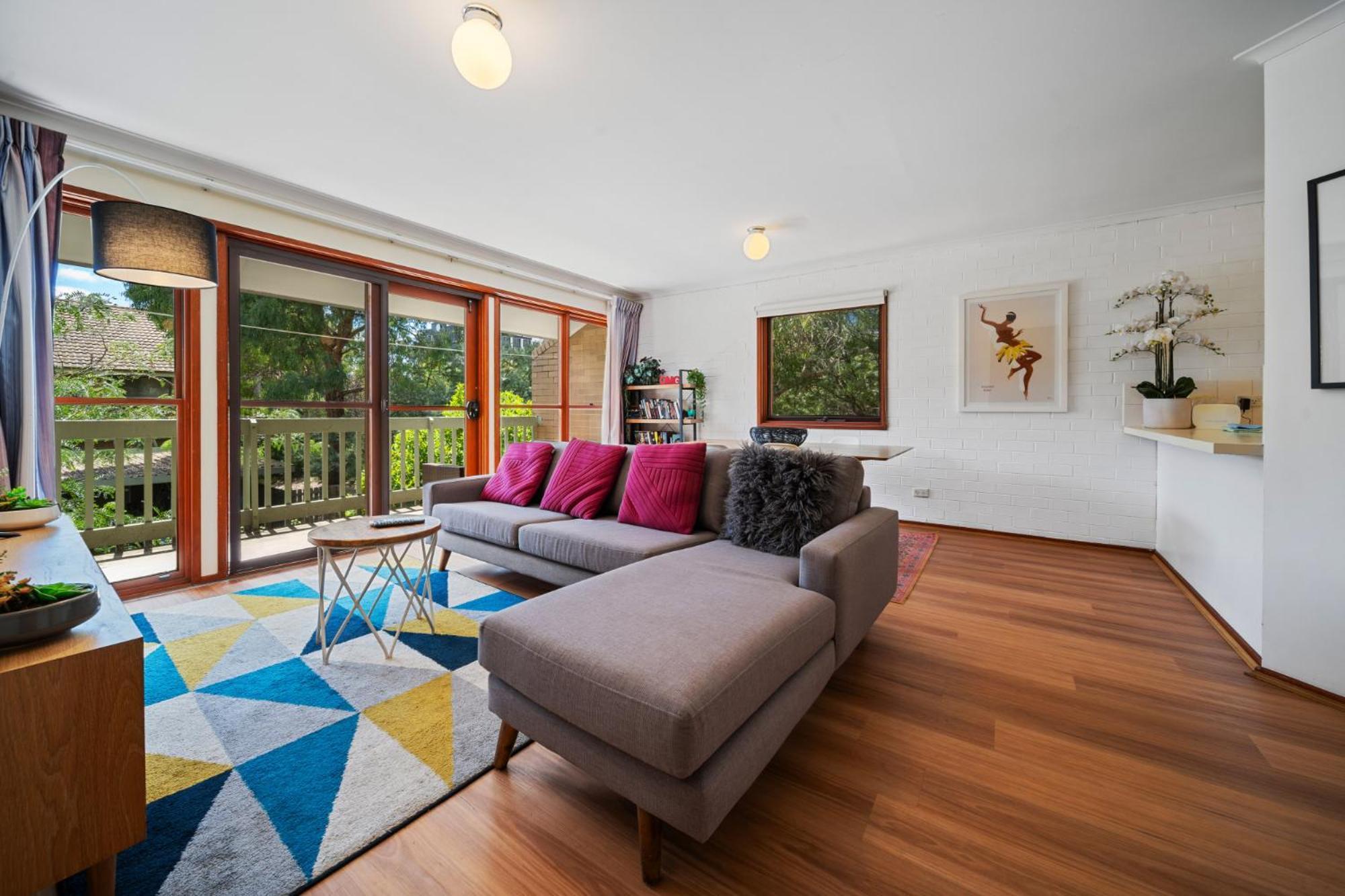 Charming 2-bed By Parks & Shops Apartment *