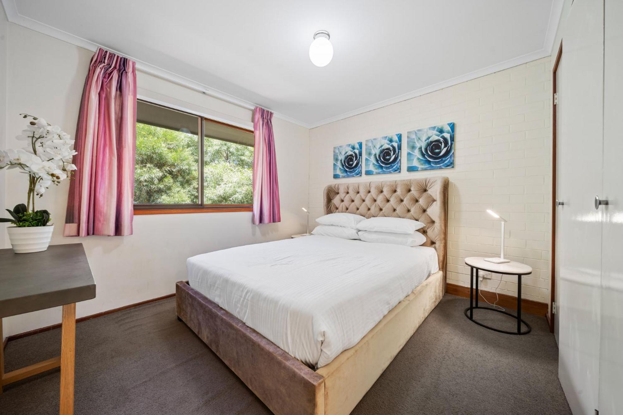 Charming 2-bed By Parks & Shops *