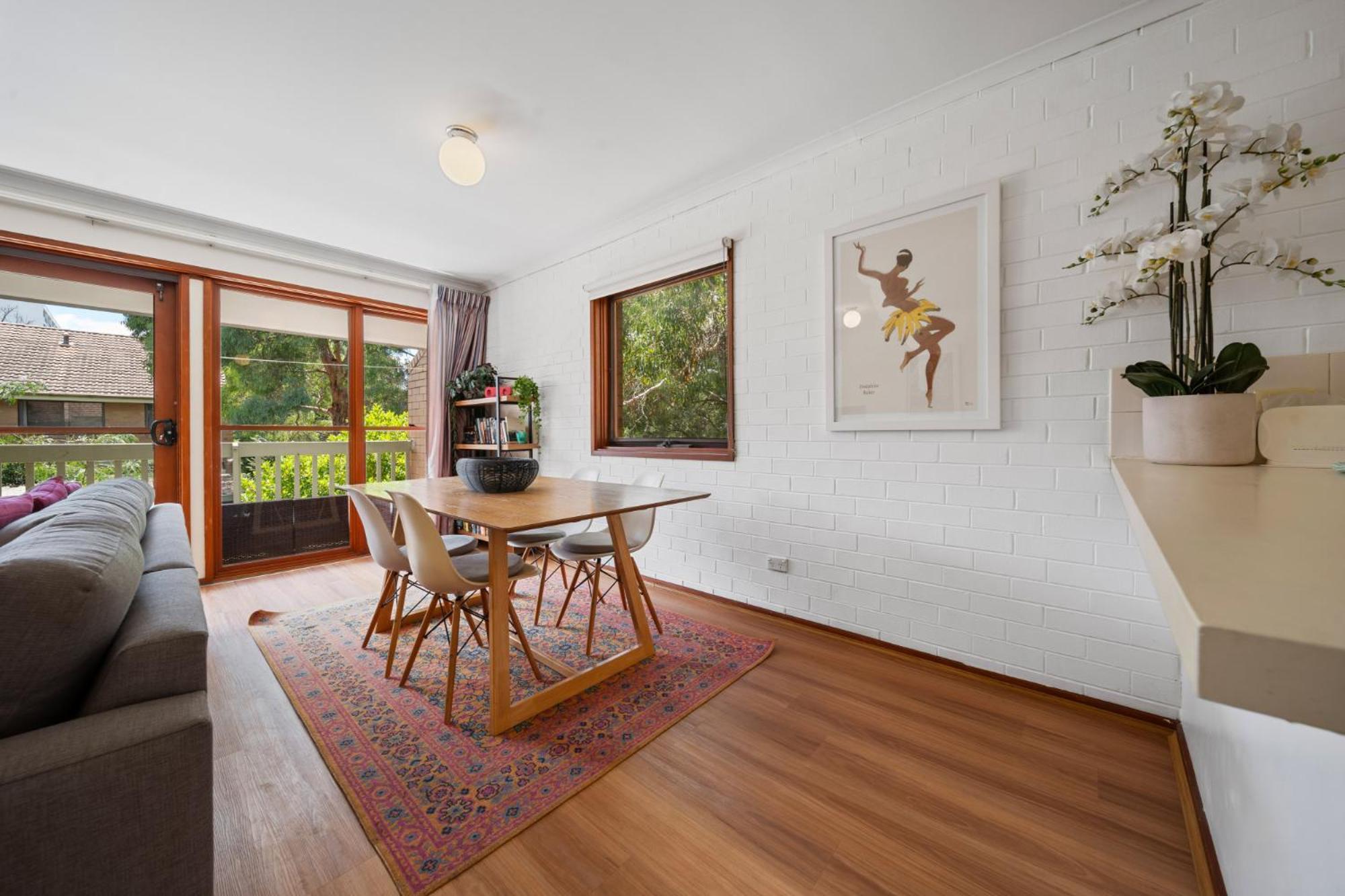 Charming 2-bed By Parks & Shops Apartment Canberra