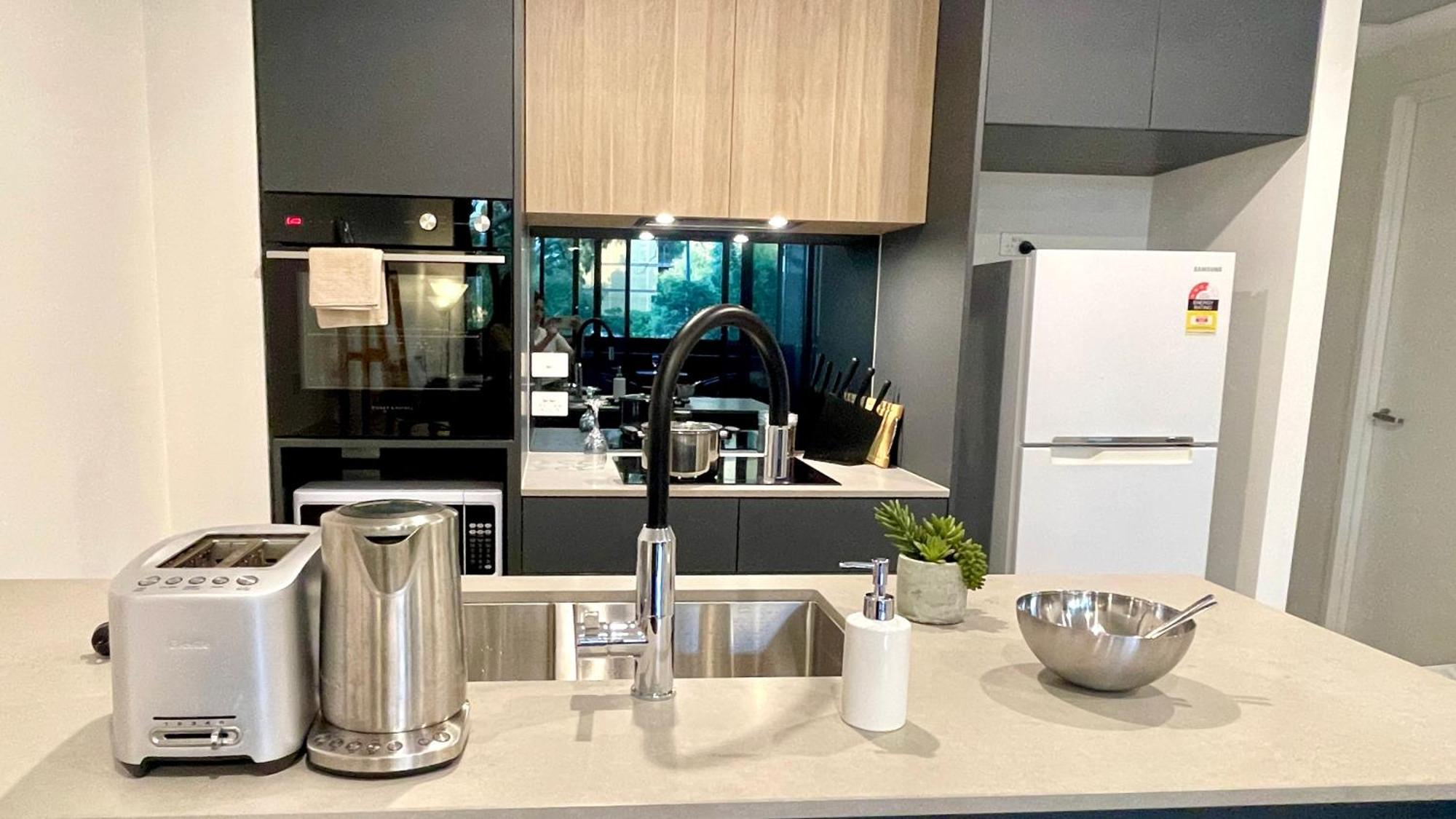 Brand New Stylish 1br Apartment, Specious Space, Free Parking, Self Check-in