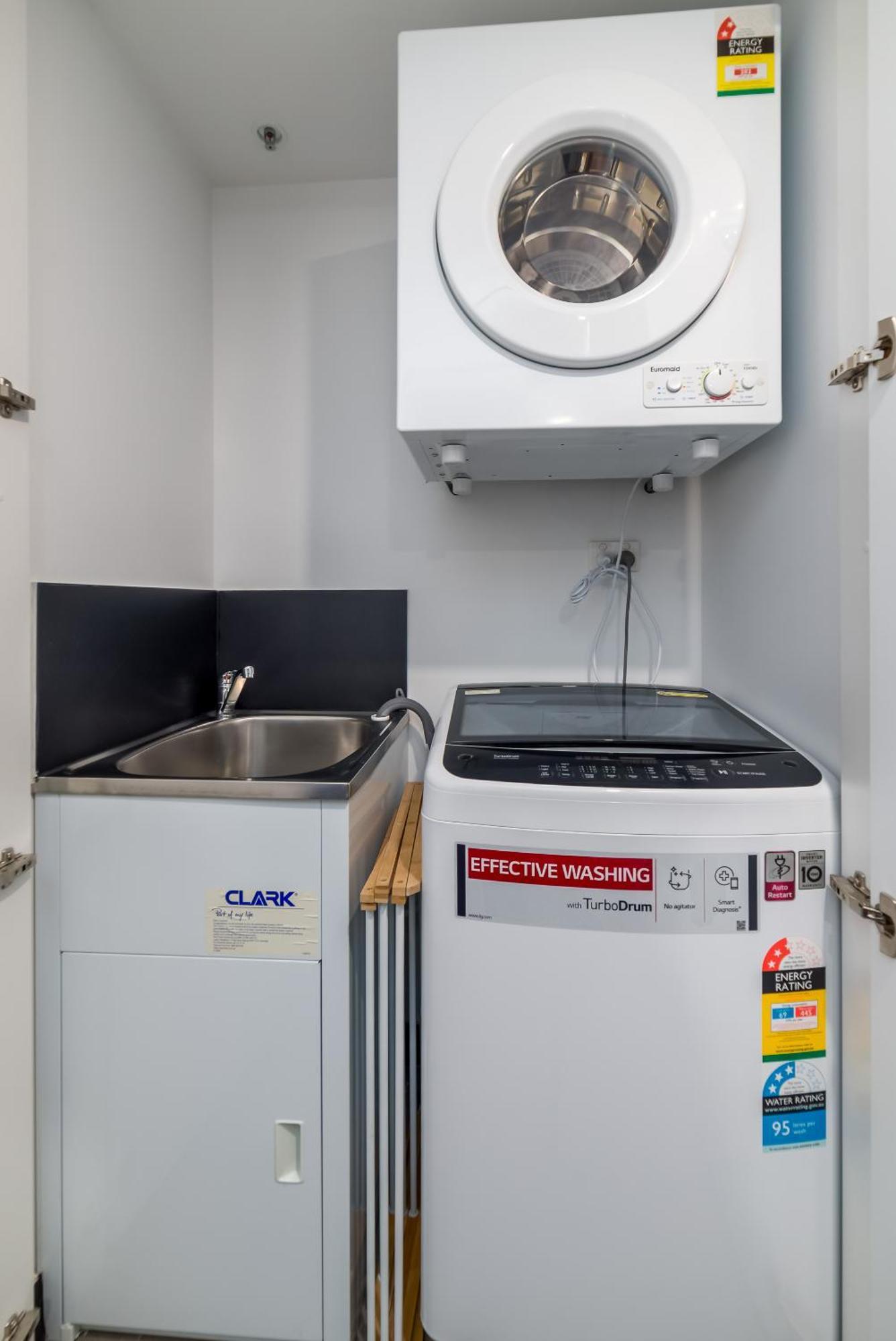 Apartment Modern 1-bed With Pool And Sauna Canberra