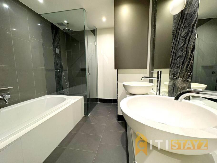 Apartment In New Acton - 2bd 2bth