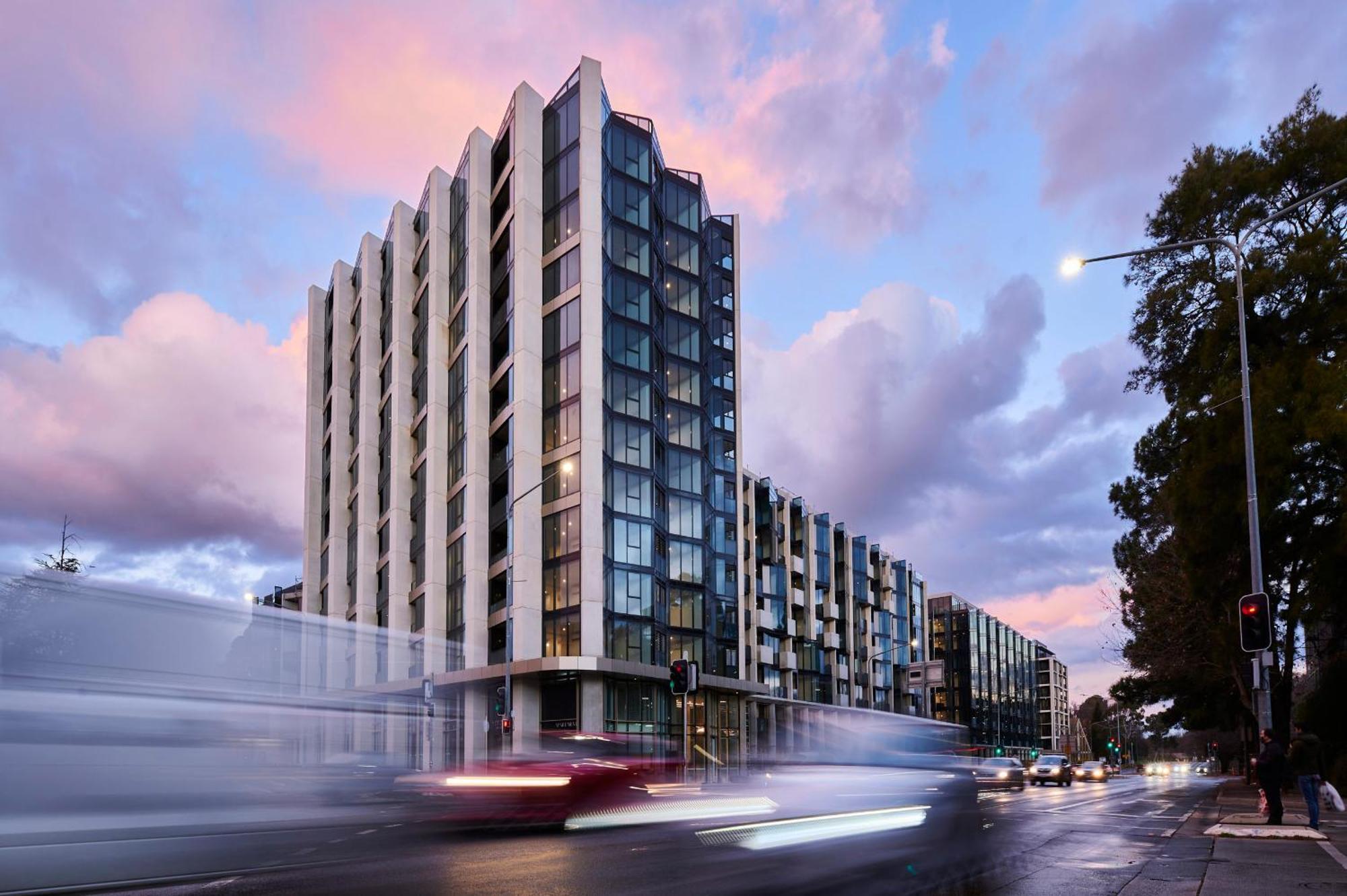 The Metropol 2br Apt, In The Heart Of Cbd 2b1b1c, Free Parking, Wi-fi Apartment *