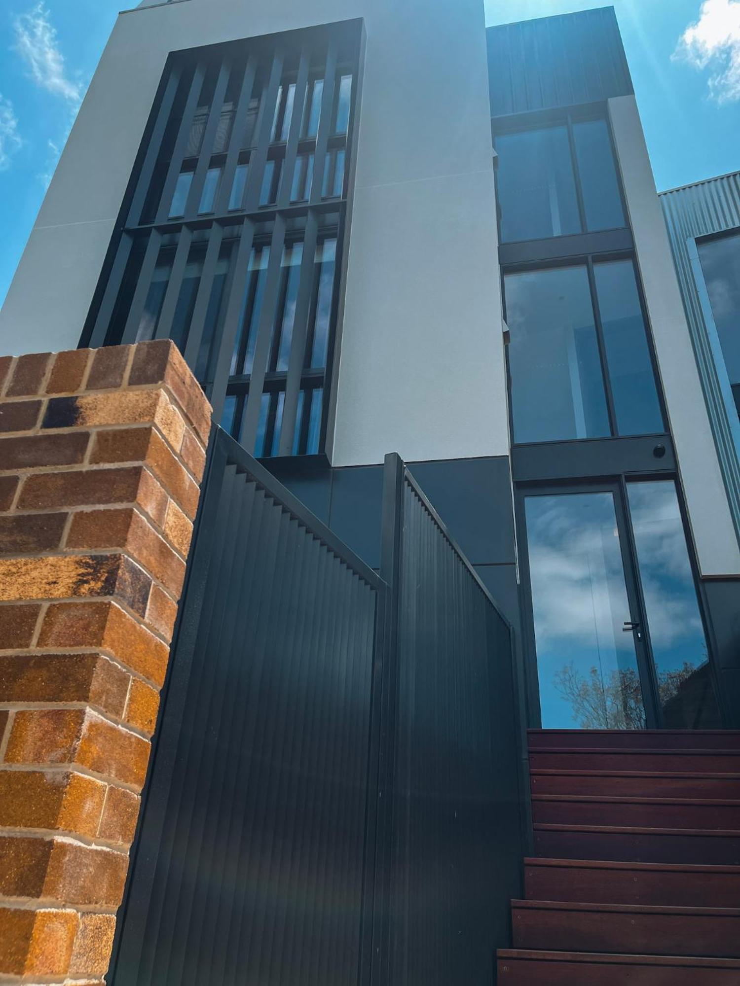 Braddon - Themed Micro In Canberra's Trendiest Neighborhood Apartment