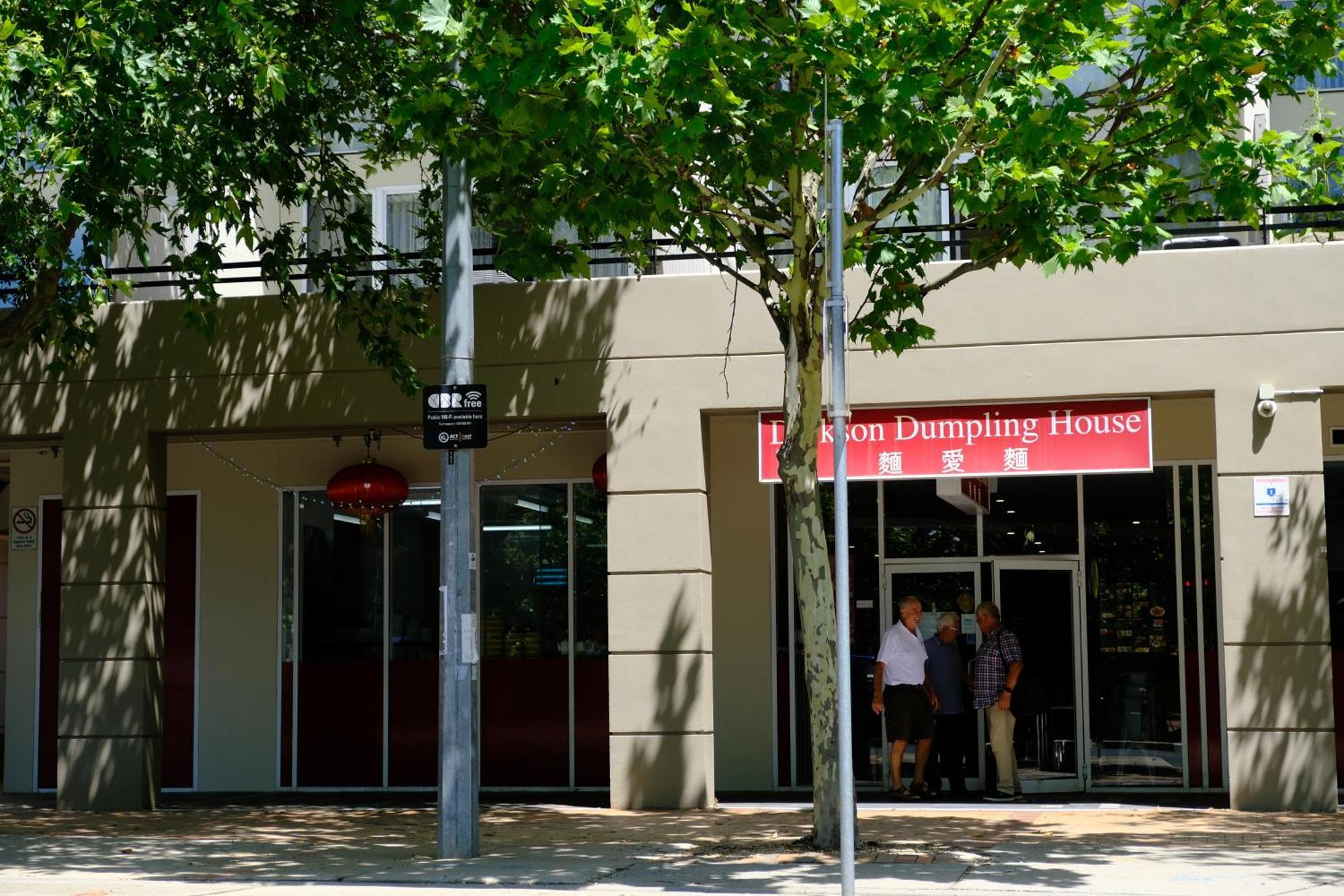 Apartment Japanese Penthouse Retreat 1b1b 2 Parking 5-min Tram-to-cbd Brekky Wifi Netflix Canberra