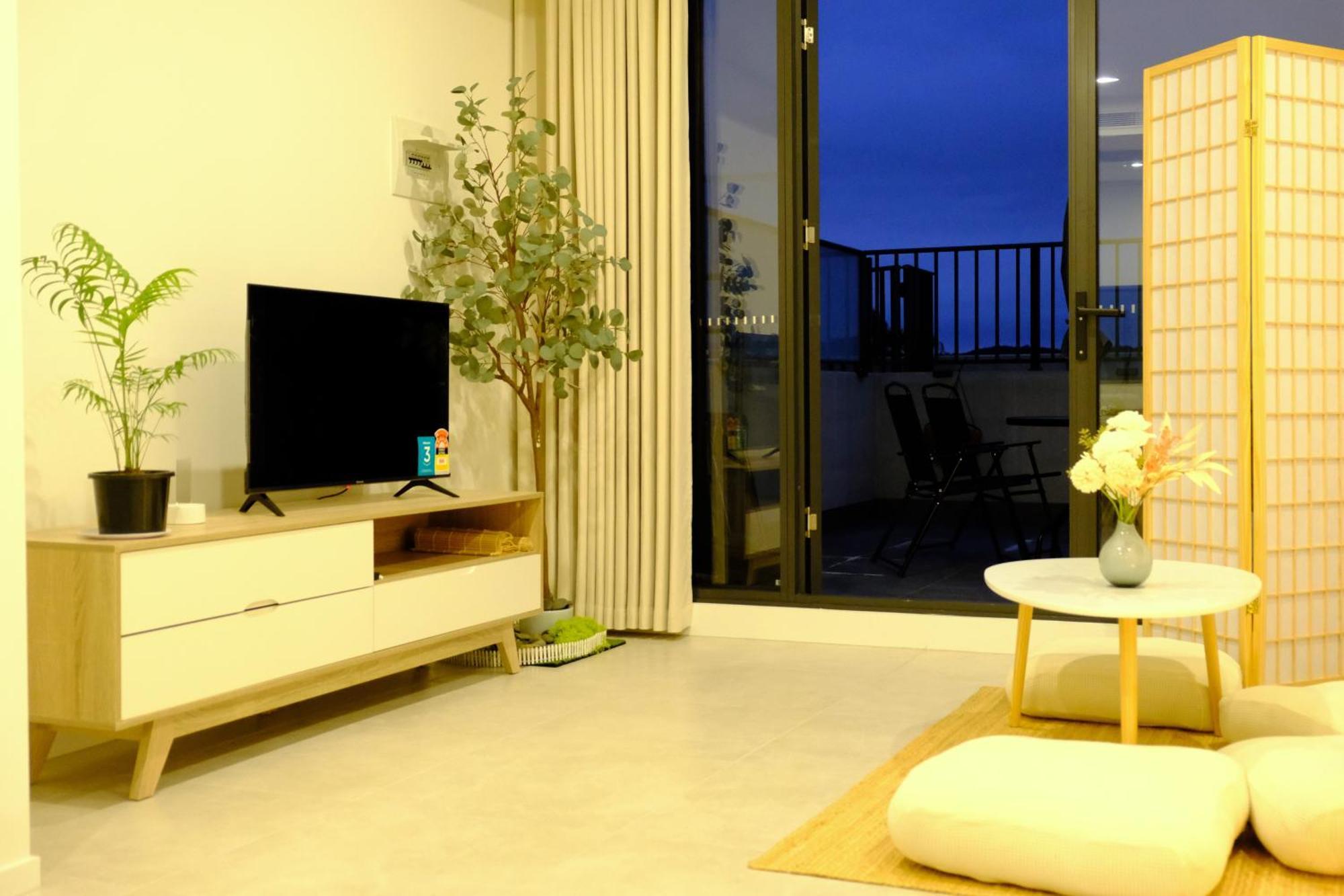 Japanese Penthouse Retreat 1b1b 2 Parking 5-min Tram-to-cbd Brekky Wifi Netflix * Canberra