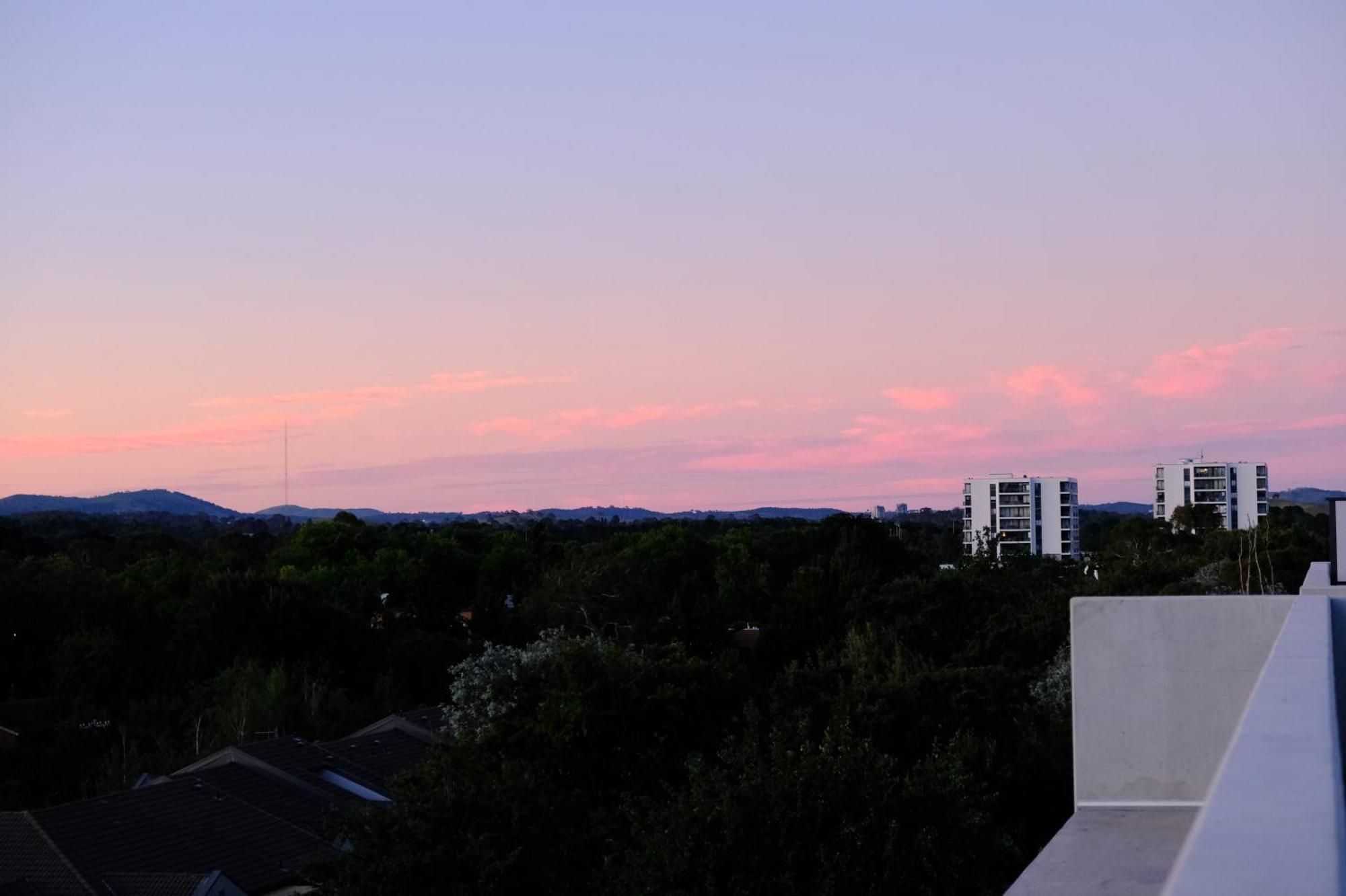 Japanese Penthouse Retreat 1b1b 2 Parking 5-min Tram-to-cbd Brekky Wifi Netflix Canberra